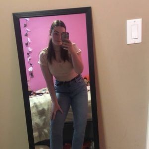 Meet your Posher, Emelia